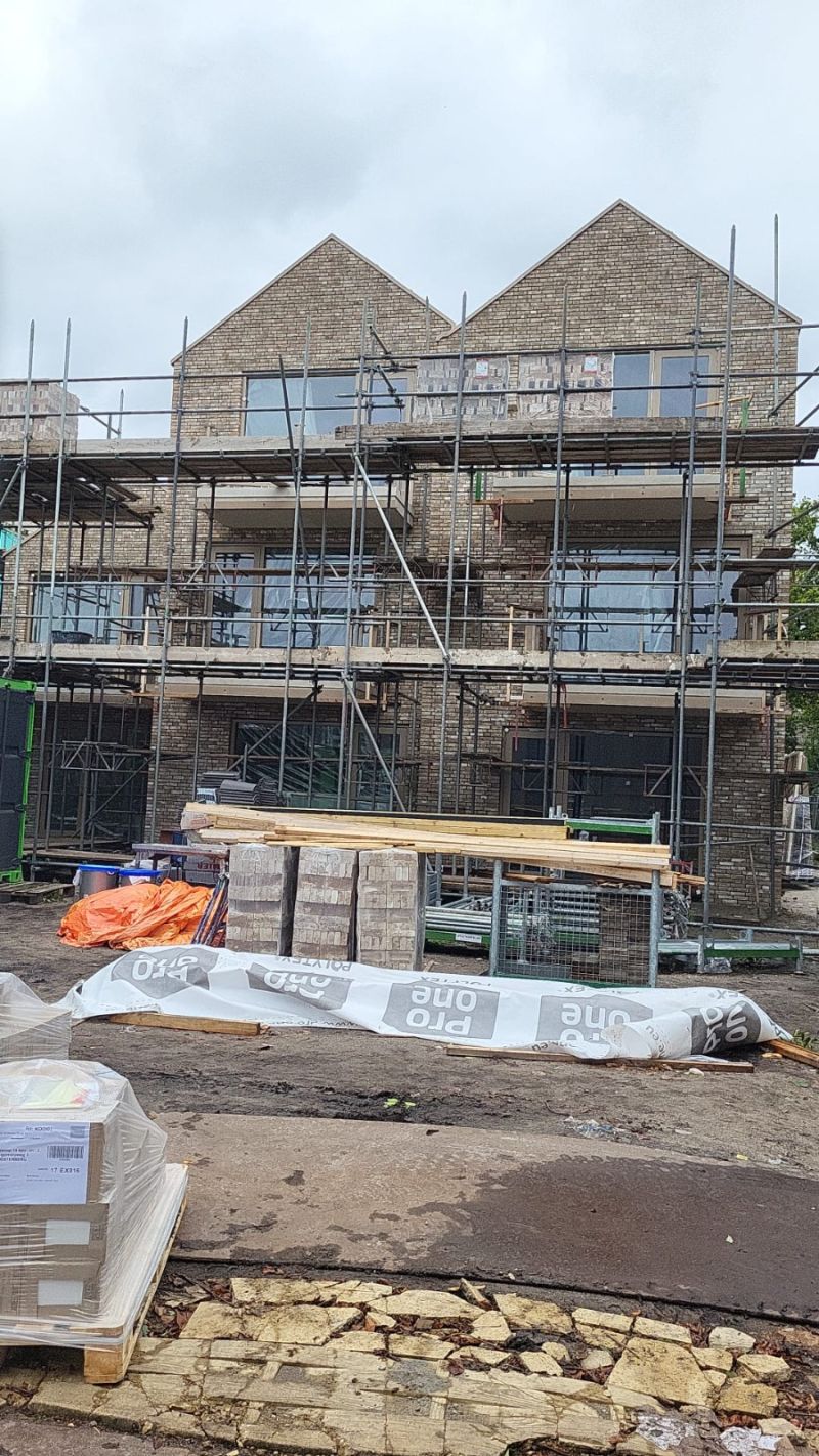 Nieuwbouwwoningen in de steigers bij het project in Soesterberg
