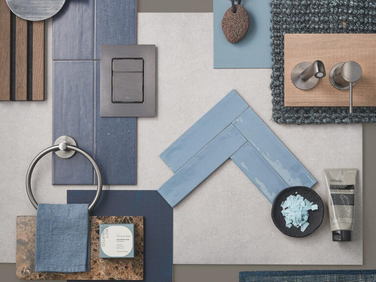 Moodboard Hard Graphite met blauwe visgraattegels, grijze tegels en metalen accessoires